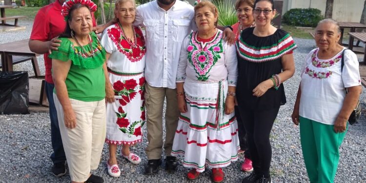 Celebran adultos mayores con activación física