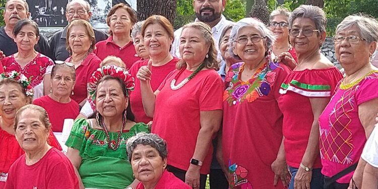 Celebran adultos mayores con activación física