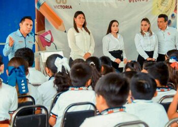 Municipio y DIF Victoria apoyan a estudiantes