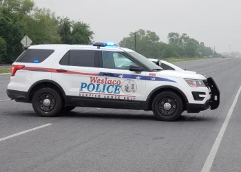 Arrestan a 4 estudiantes en Weslaco por amenazas a escuela