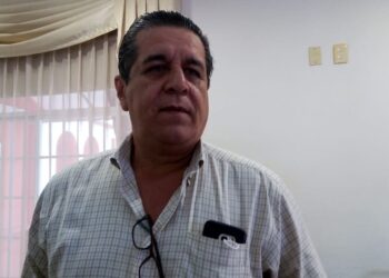 Acusan a líder de SNTSS Adolfo Sierra de corrupto y vende plazas