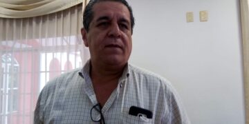 Acusan a líder de SNTSS Adolfo Sierra de corrupto y vende plazas