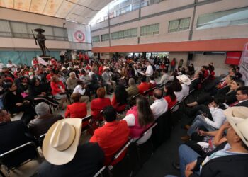 Toma protesta Alejandro Moreno a integrantes del CEN de la CNC
