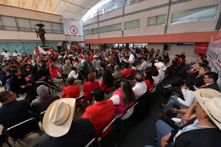 Toma protesta Alejandro Moreno a integrantes del CEN de la CNC
