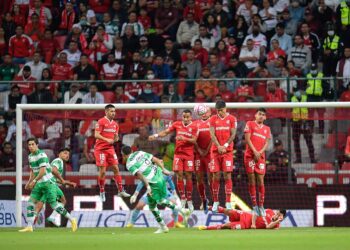 Toluca triunfa 4-3 con remontada sobre Santos-Laguna