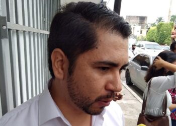 Padres deben revisar mochilas a sus hijos: Sainz