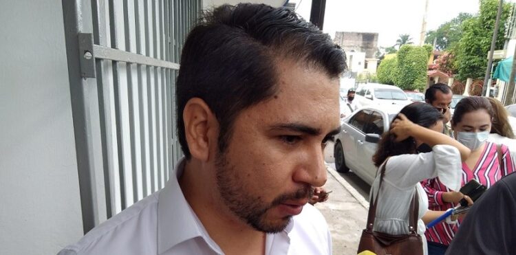 Padres deben revisar mochilas a sus hijos: Sainz