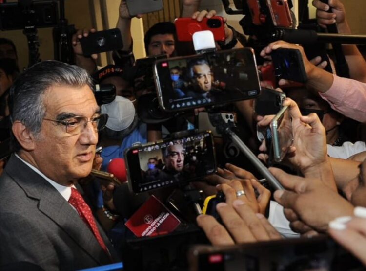 Burócratas estatales no sufrirán reducciones en prestaciones, aclara Gobernador.