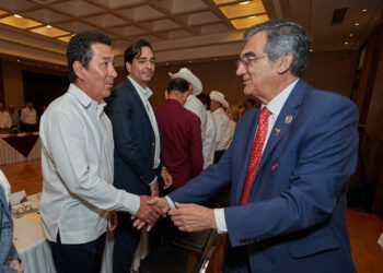 Participa Mario López en reunión encabezada por Américo Villarreal con los 43 alcaldes