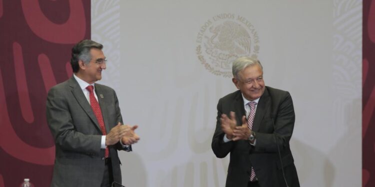 Anuncia AMLO 12 mil millones para modernizar aduanas y refinería; 15 mil millones a subsidios