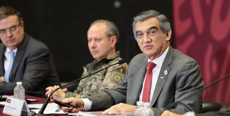 Anuncia AMLO 12 mil millones para modernizar aduanas y refinería; 15 mil millones a subsidios