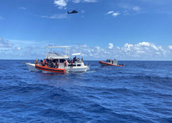 Rescatan a 98 migrantes en la costa de Florida