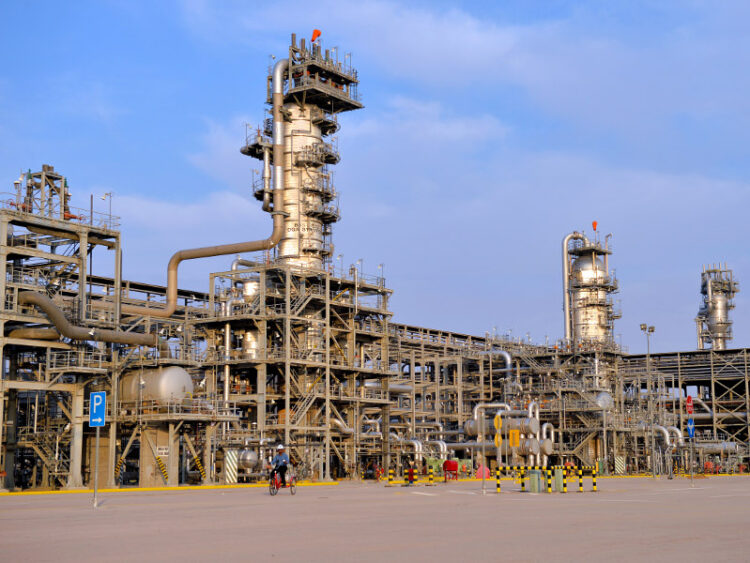 EU analiza iniciativas para contrarrestar reducción de petróleo de OPEP