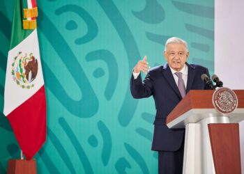 “Ya la guacamaya se volvió zopilote”, responde AMLO sobre hackeo