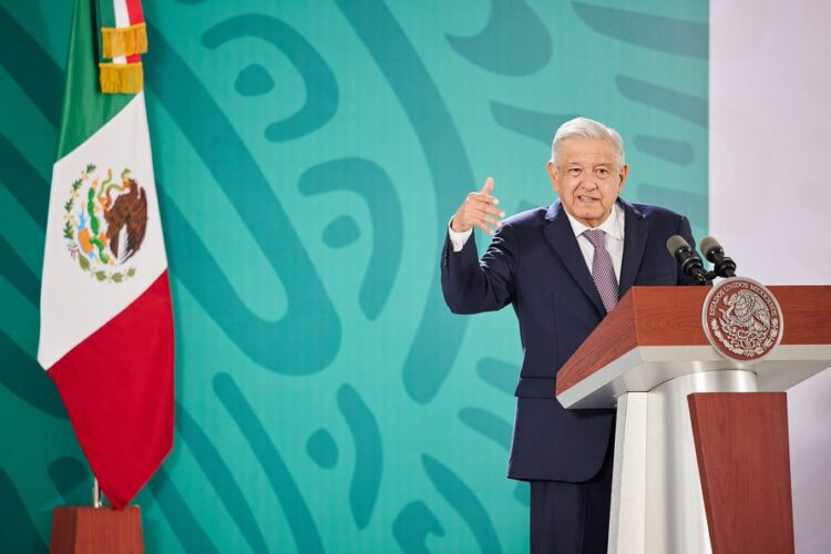 “Ya la guacamaya se volvió zopilote”, responde AMLO sobre hackeo