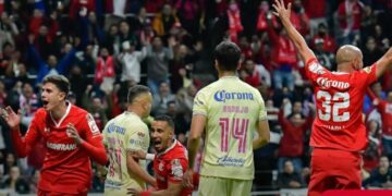 Toluca derrota 2-1 al América en el partido de ida de semifinales