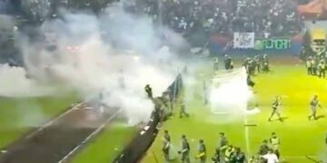 Partido de fútbol en Indonesia deja, al menos, 127 muertos