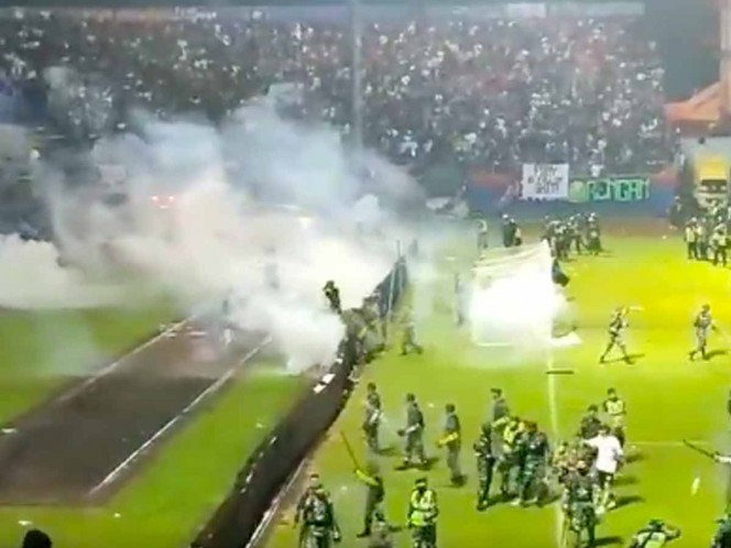 Partido de fútbol en Indonesia deja, al menos, 127 muertos