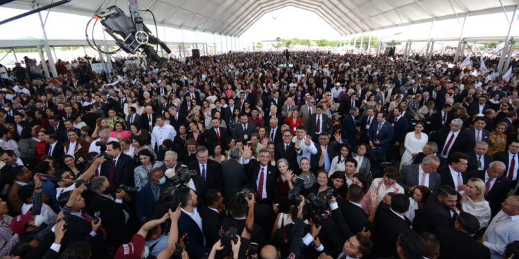 Ofrece AVA castigar saqueo, fin de “moches”, respeto a municipios y creará Guardia Estatal
