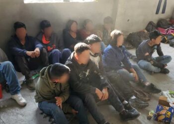 Rescatan a 112 migrantes hacinados en una vivienda en Nuevo León
