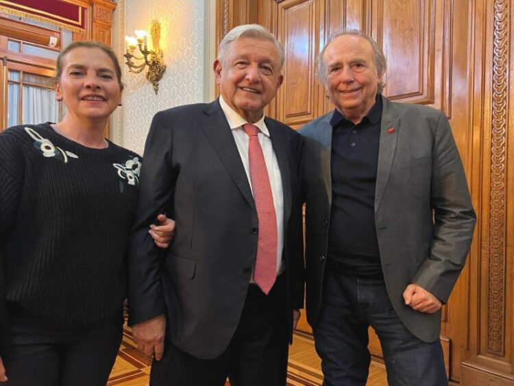 AMLO recibe en Palacio Nacional a Joan Manuel Serrat; ‘es poesía pura, limpia y humana’