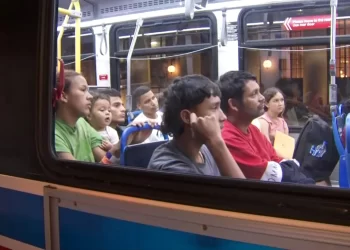 El Paso quiere reembolso de 6.1 MDD por alojamiento y transporte de migrantes