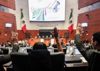 Necesaria, renovada clase política que construya consensos, plantea Monreal ante jóvenes