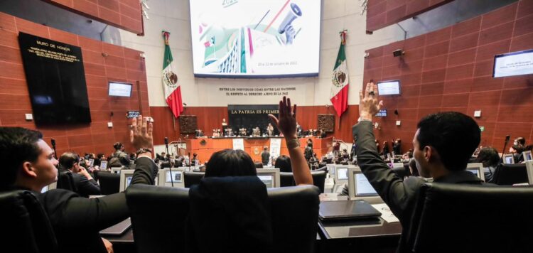 Necesaria, renovada clase política que construya consensos, plantea Monreal ante jóvenes