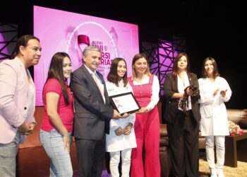 Mujeres universitarias suman esfuerzos en la lucha contra el cáncer de mama