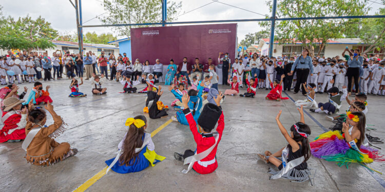 Autoridades municipales y educativas conmemoran el LXXVII Aniversario del Día de las Naciones Unidas