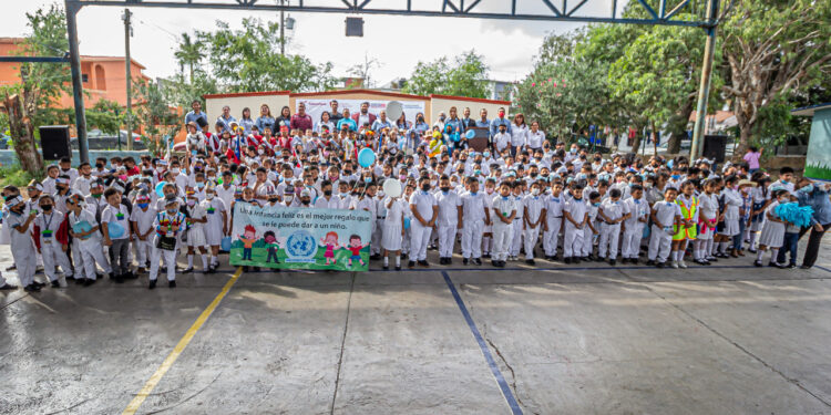 Autoridades municipales y educativas conmemoran el LXXVII Aniversario del Día de las Naciones Unidas