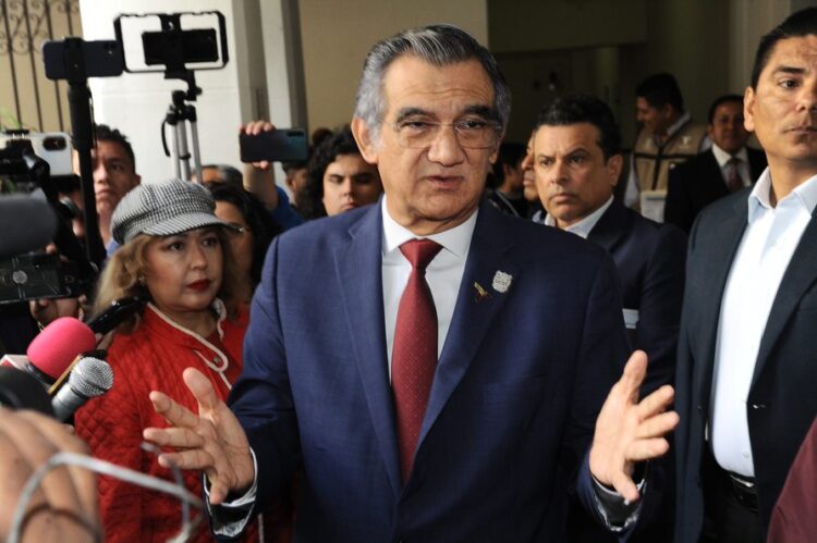 Maestros tendrán la seguridad laboral que por años se les negó: Américo Villarreal