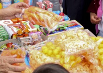 Prohíben venta de alimentos y bebidas chatarras en escuelas y exteriores