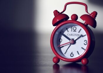 Senado aprueba en comisiones fin del horario de verano en México