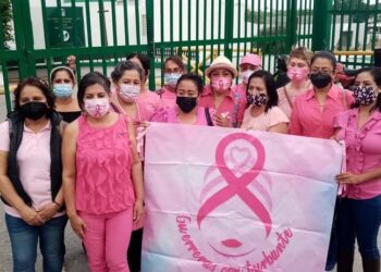 Pacientes con cáncer de mama protestan por falta de medicamentos en Madero