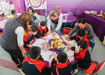 Visitan alumnos de nivel básico el stand del DIF Estatal en la Feria Tamaulipas 2022