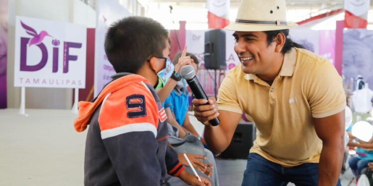 Visitan alumnos de nivel básico el stand del DIF Estatal en la Feria Tamaulipas 2022