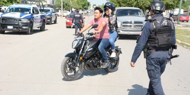 Revisan documentación de motos y respeto a normas de seguridad vial