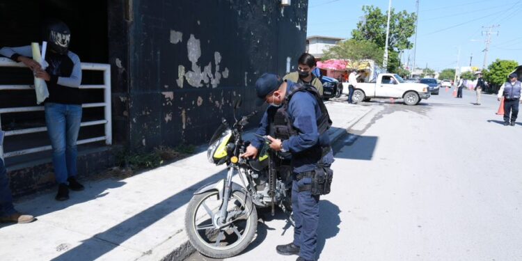 Revisan documentación de motos y respeto a normas de seguridad vial