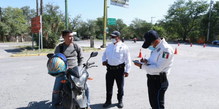 Revisan documentación de motos y respeto a normas de seguridad vial