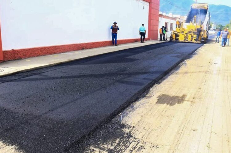 Mejora Gobierno de Victoria más de 8 mil metros de asfalto en la ciudad
