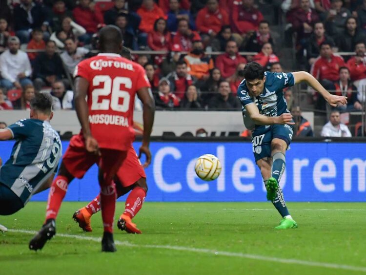 Pachuca golea 5-1 a Toluca en “La Bombonera” y está a un paso del título