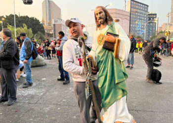 Feligreses cumplen sus mandas a San Judas Tadeo en San Hipólito