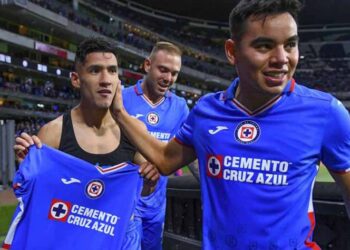 Cruz Azul venció a 2-1 Chivas de último minuto; recibirá repechaje en casa