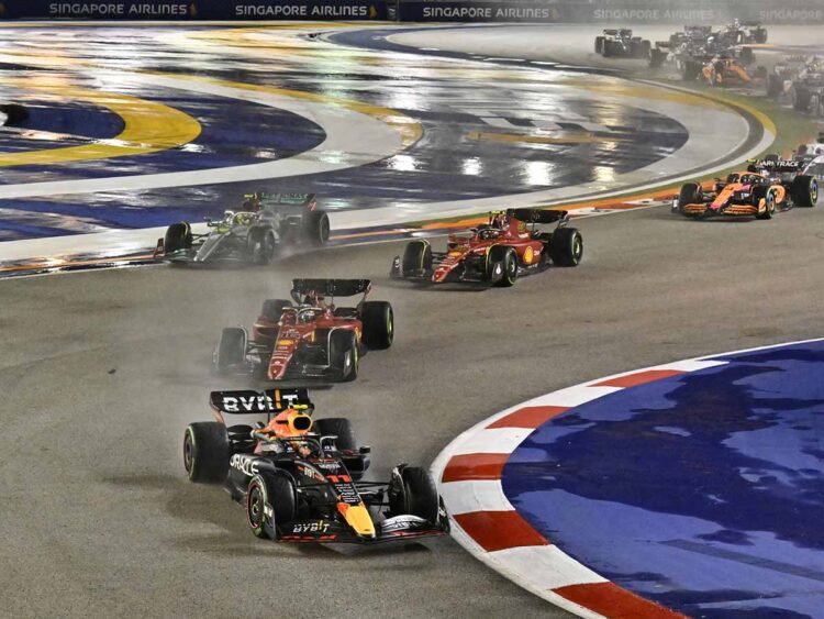 El mexicano Sergio Pérez domina y triunfa en el GP de Singapur