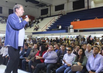 Destaca Paco Taibo II el éxito de la FUL UAT