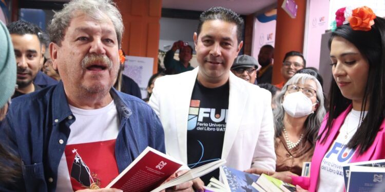 Destaca Paco Taibo II el éxito de la FUL UAT