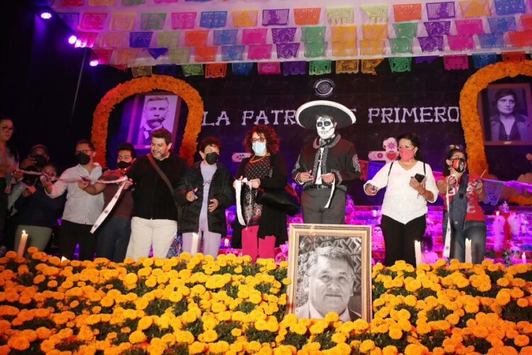 Montan altar de muertos en honor a Faustino López, en Senado de República