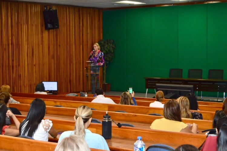 Capacitan a personal del Instituto de las Mujeres en Tamaulipas en “Contención Emocional”