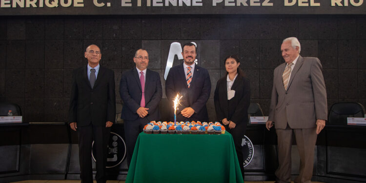 Festejan 55 aniversario de fundación de la Facultad de Comercio Victoria